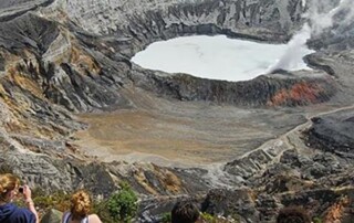Volcan-poas-with-crop